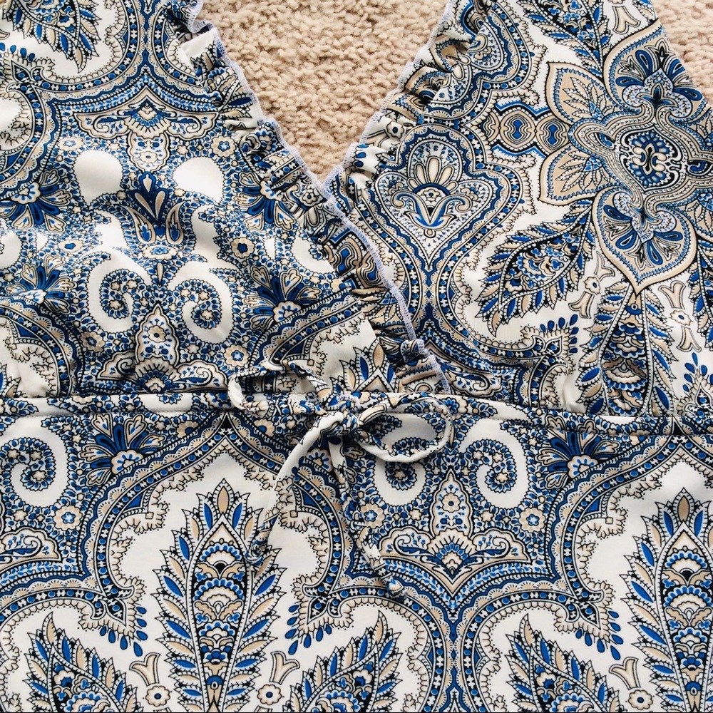 BCBGMaxAzria Halter Top - Picture 2 of 4